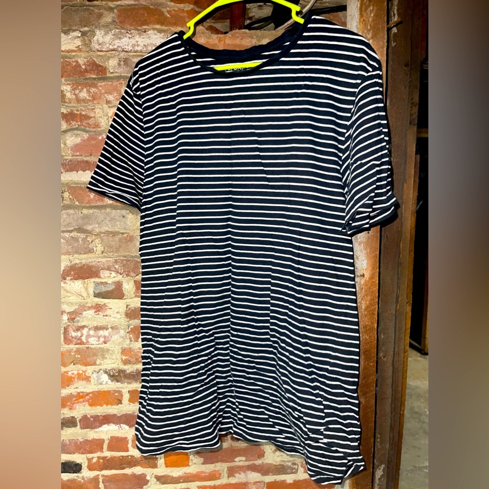 PacSun means stripped T-shirt